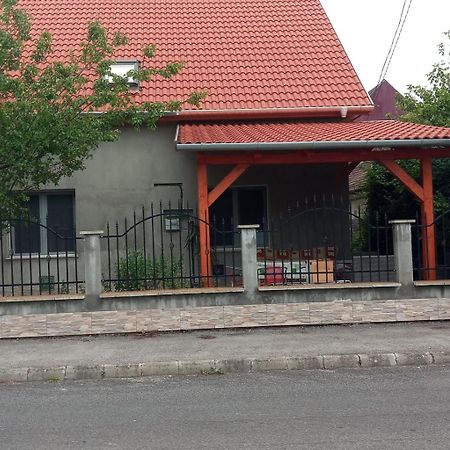 Napsugar Apartmanhaz Balatonlelle Exterior photo