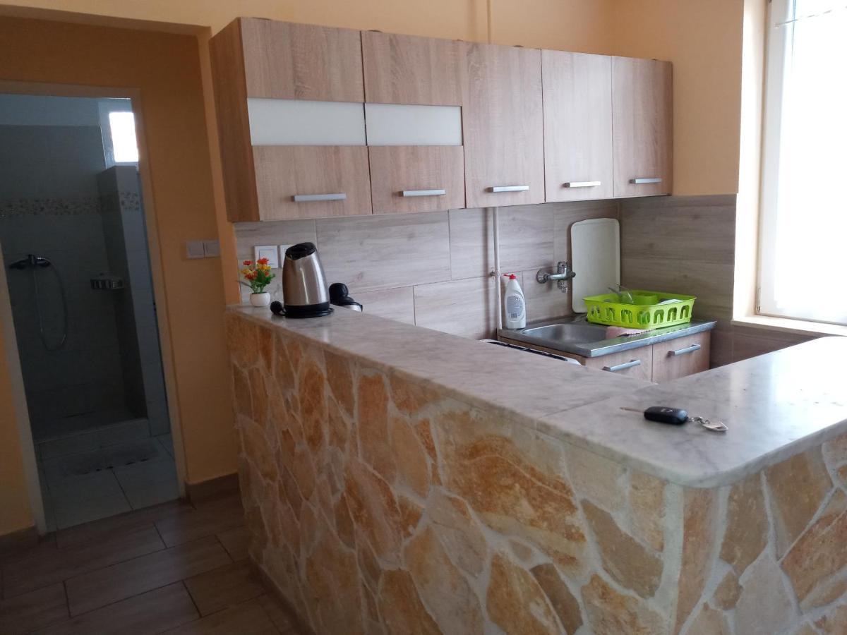 Napsugar Apartmanhaz Balatonlelle Exterior photo