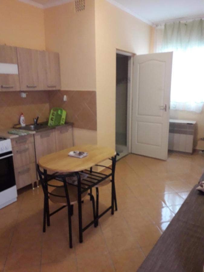 Napsugar Apartmanhaz Balatonlelle Exterior photo
