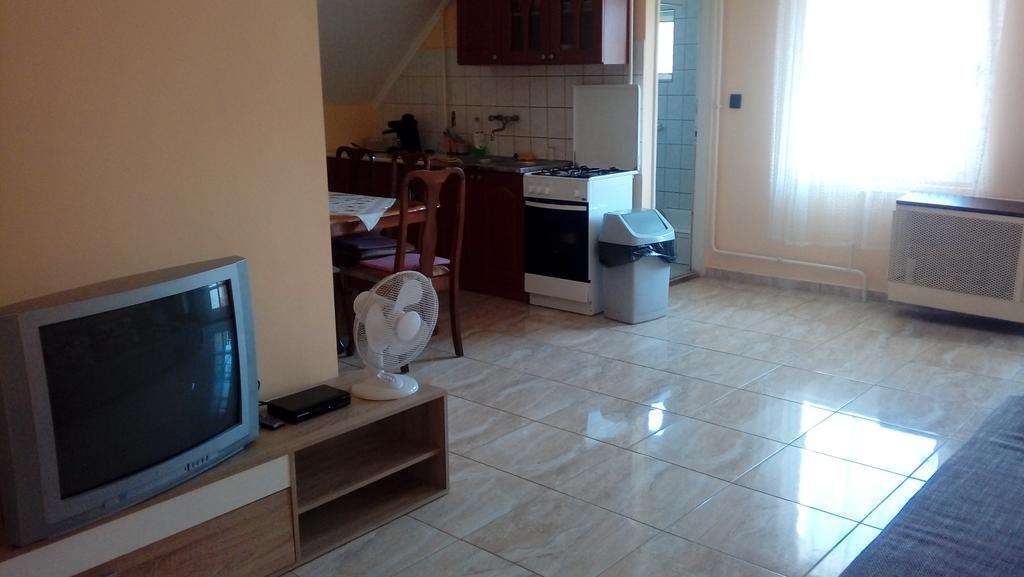 Napsugar Apartmanhaz Balatonlelle Exterior photo