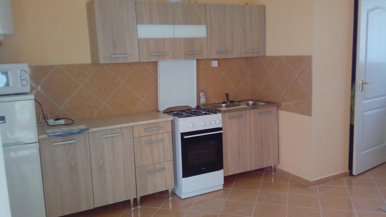 Napsugar Apartmanhaz Balatonlelle Exterior photo